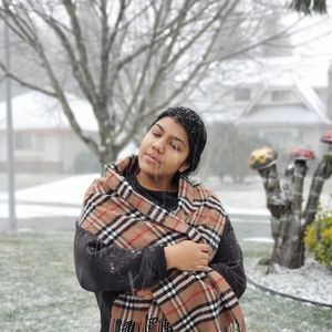 Meet your Posher, Khola